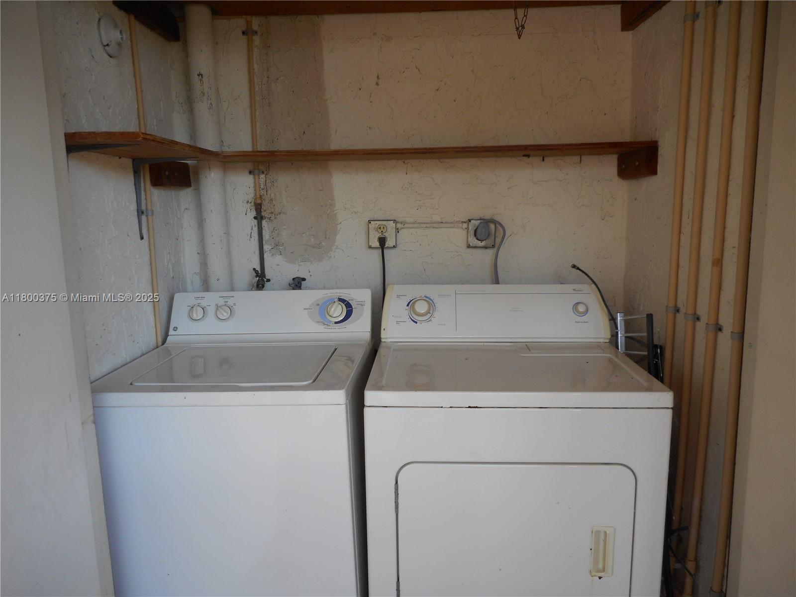 ABBEY PARK GARDENS I COND - Residential Lease