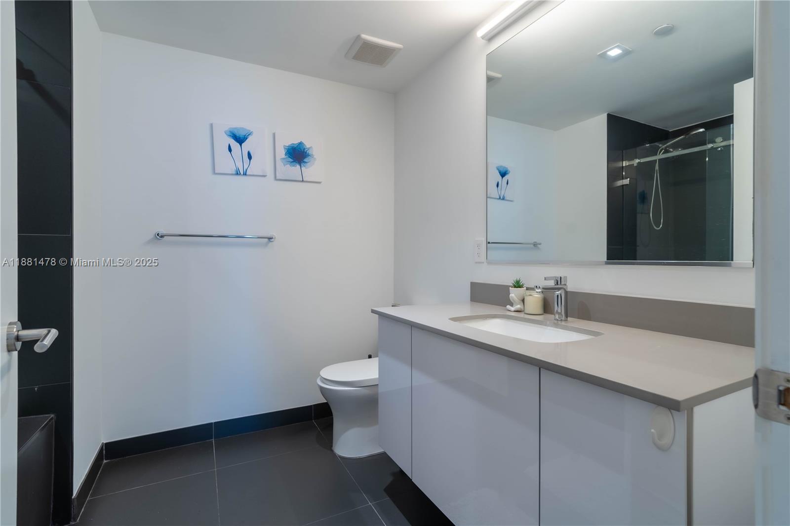 CANVAS CONDO - Residential