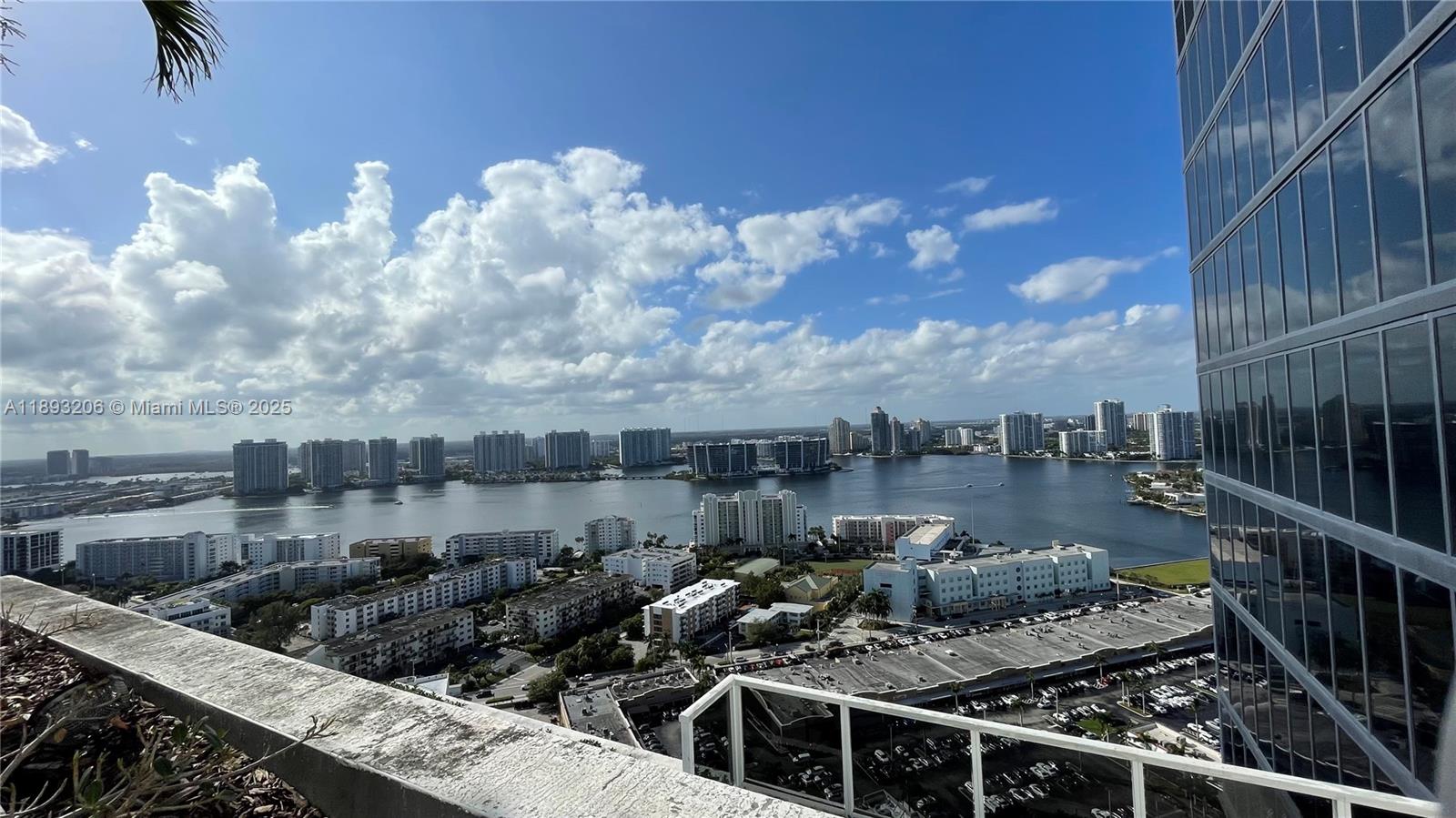 TRUMP INTERNATIONAL SONES - Residential
