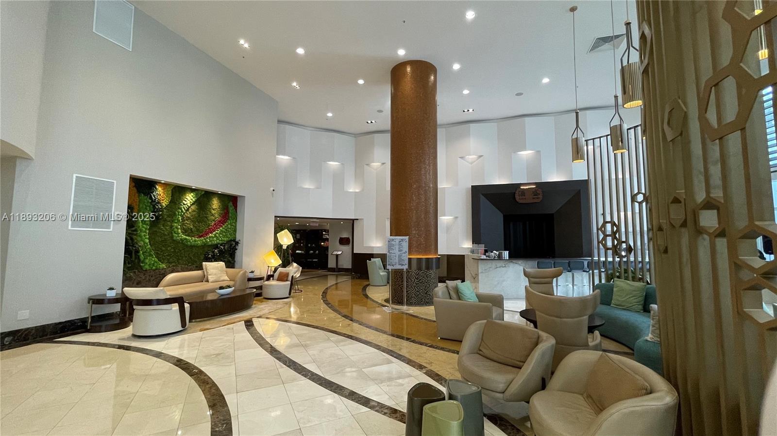 TRUMP INTERNATIONAL SONES - Residential