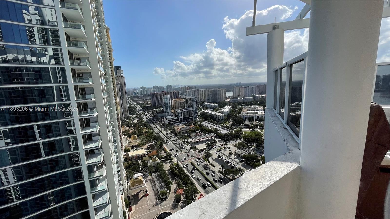 TRUMP INTERNATIONAL SONES - Residential
