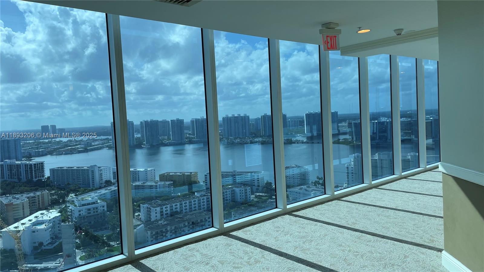 TRUMP INTERNATIONAL SONES - Residential