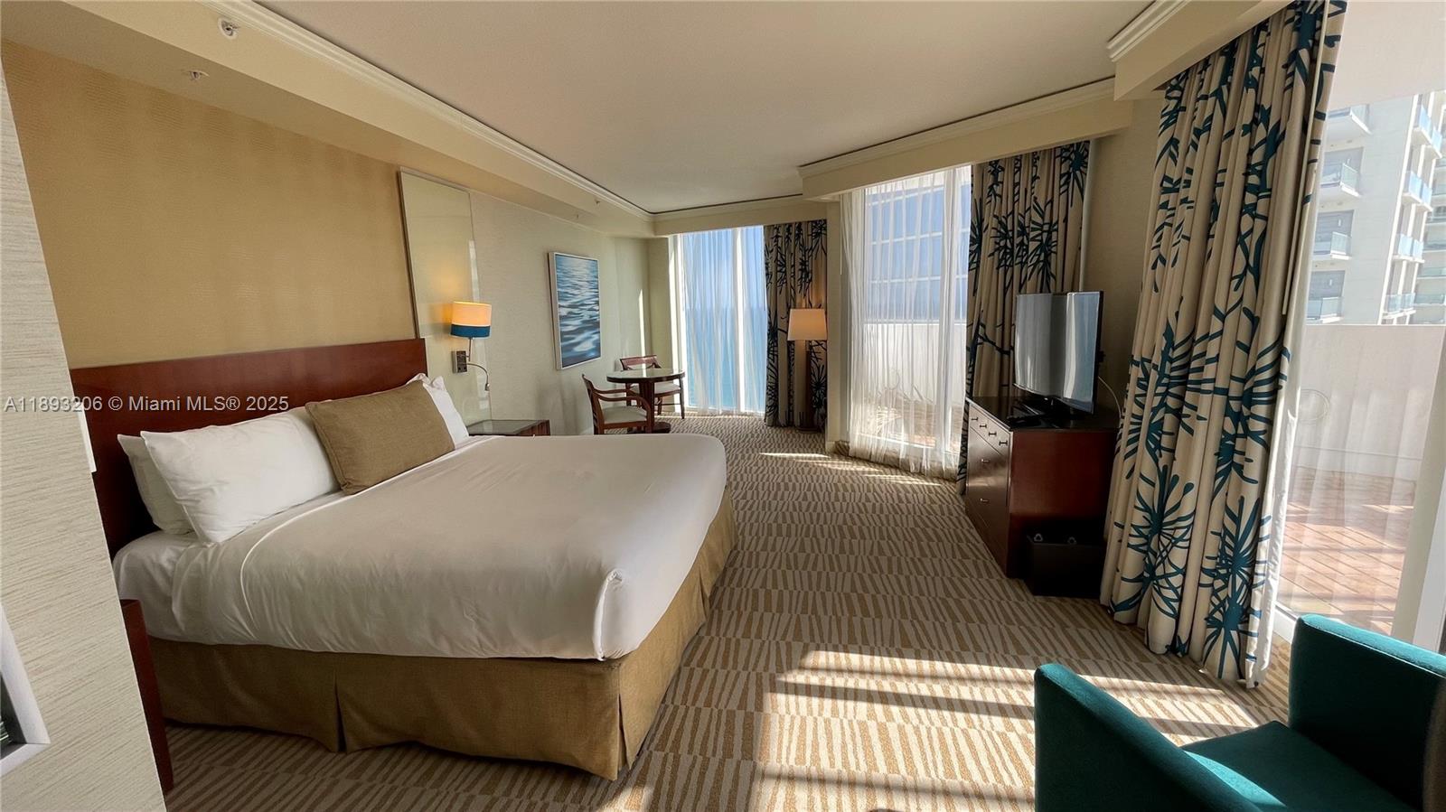 TRUMP INTERNATIONAL SONES - Residential