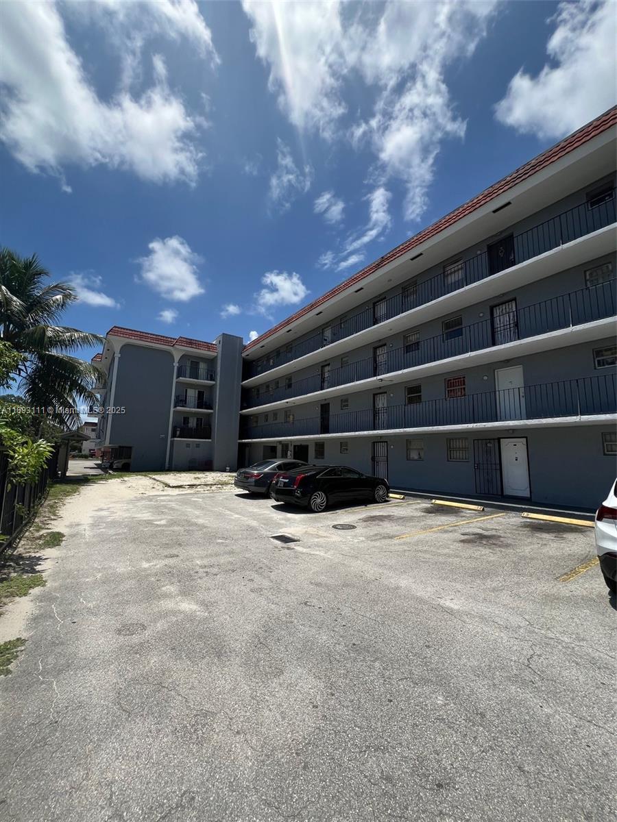TROPICAL TERRACE CONDO - Residential Lease