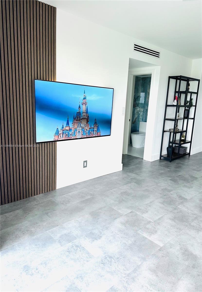 HILLCREST NO 21 CONDO - Residential