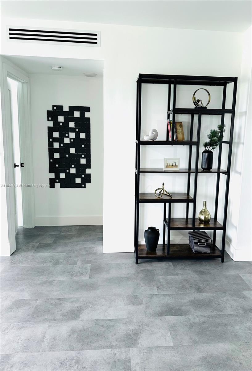 HILLCREST NO 21 CONDO - Residential