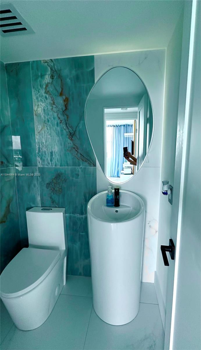 HILLCREST NO 21 CONDO - Residential