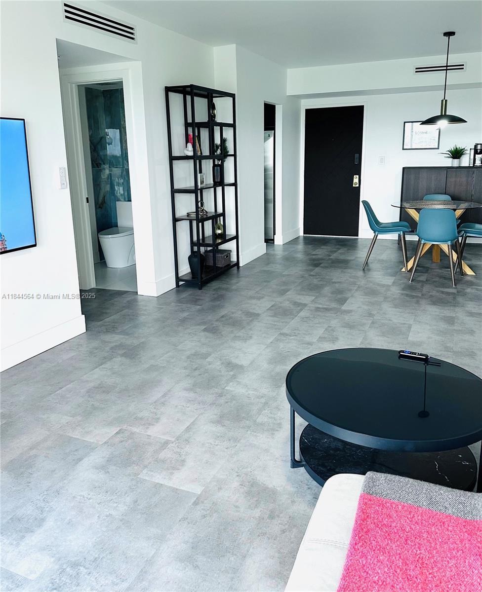 HILLCREST NO 21 CONDO - Residential