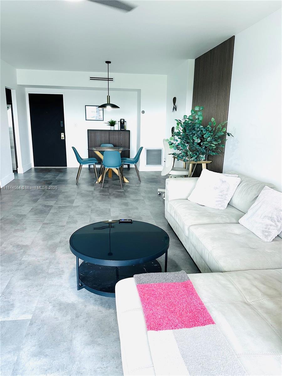 HILLCREST NO 21 CONDO - Residential