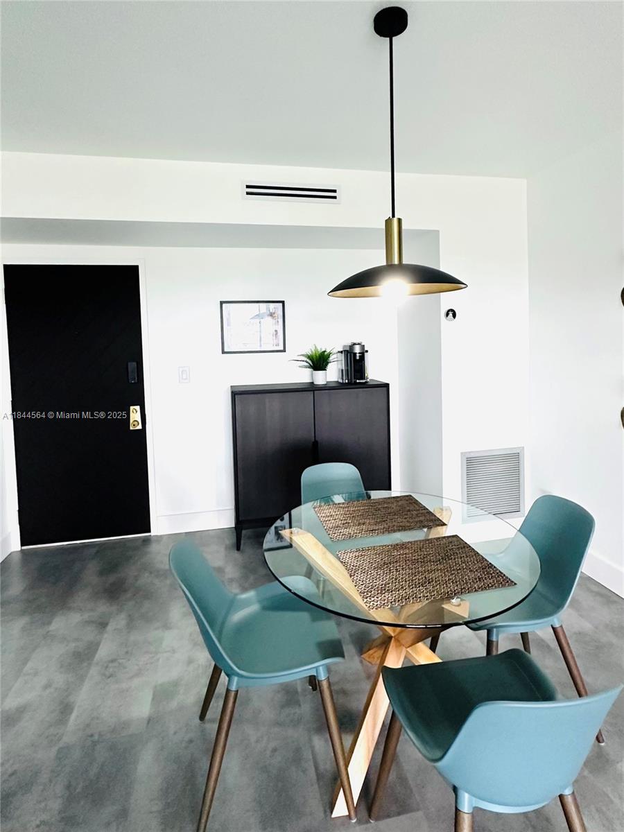 HILLCREST NO 21 CONDO - Residential