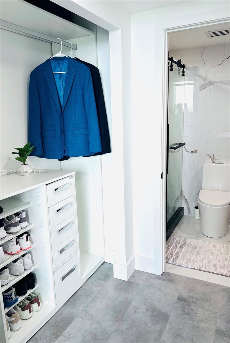 HILLCREST NO 21 CONDO - Residential