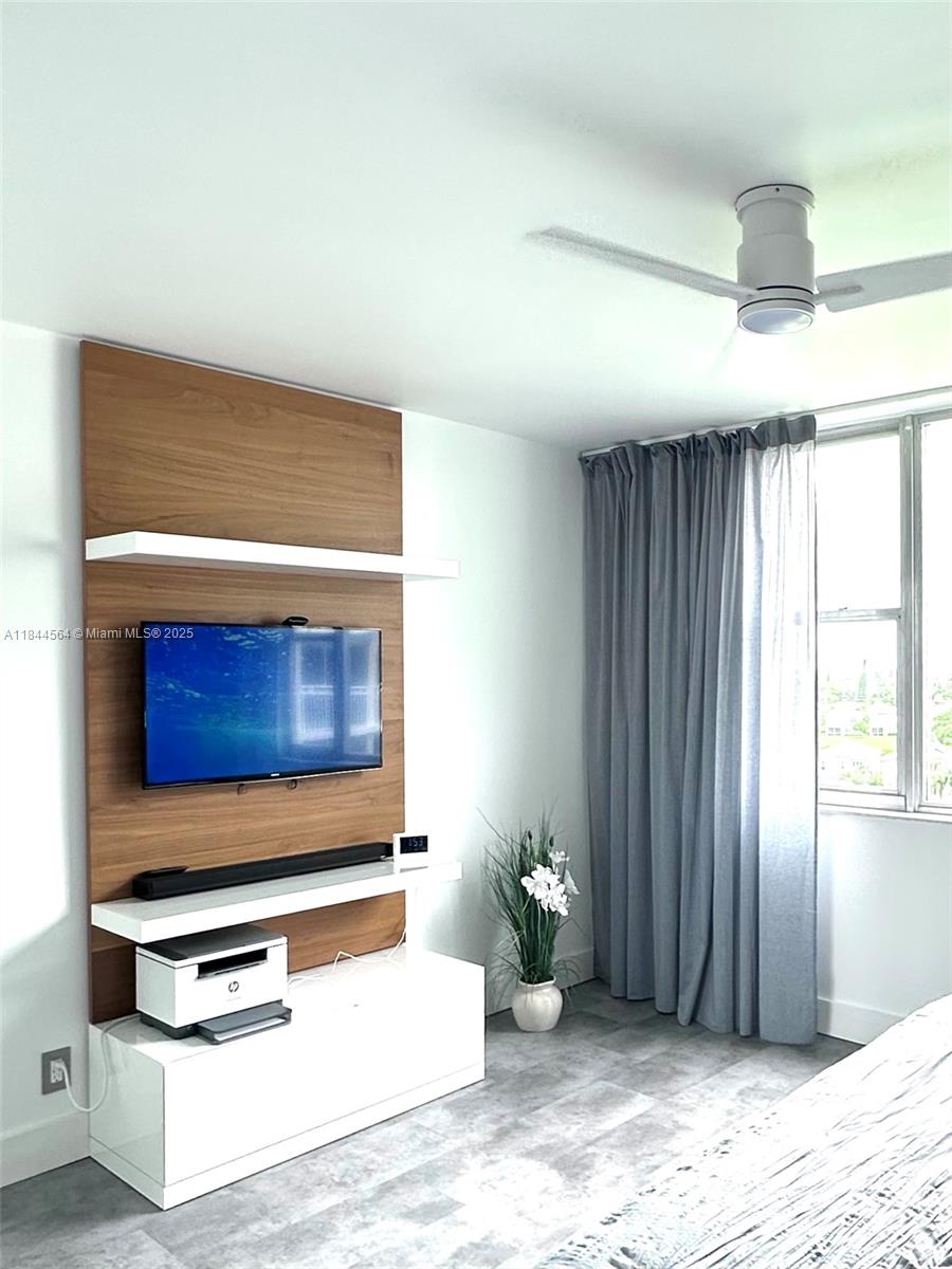 HILLCREST NO 21 CONDO - Residential