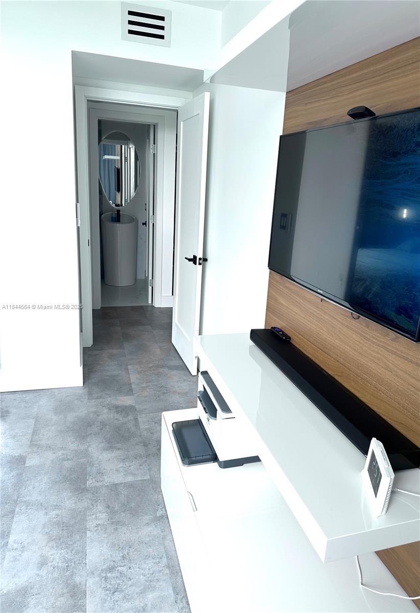 HILLCREST NO 21 CONDO - Residential