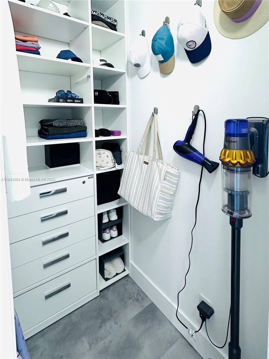 HILLCREST NO 21 CONDO - Residential