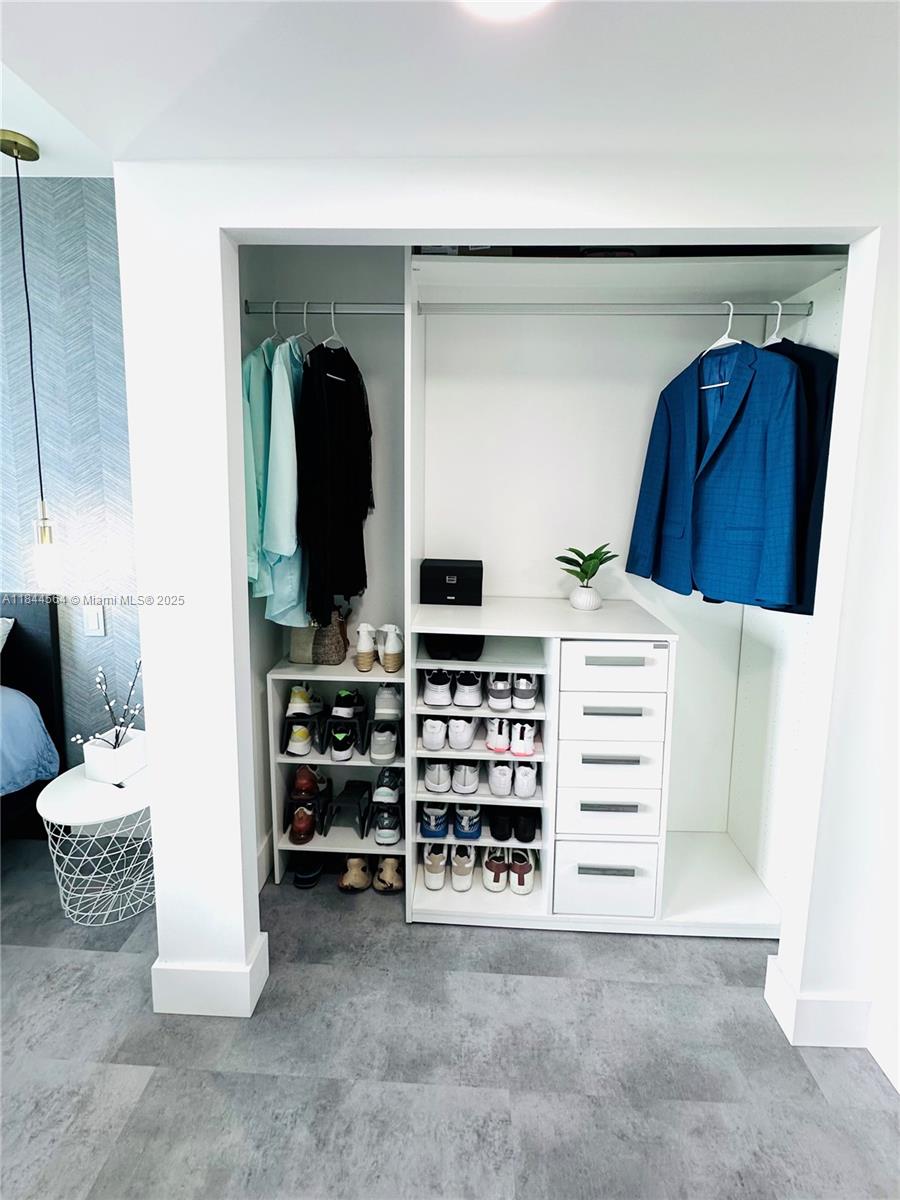 HILLCREST NO 21 CONDO - Residential