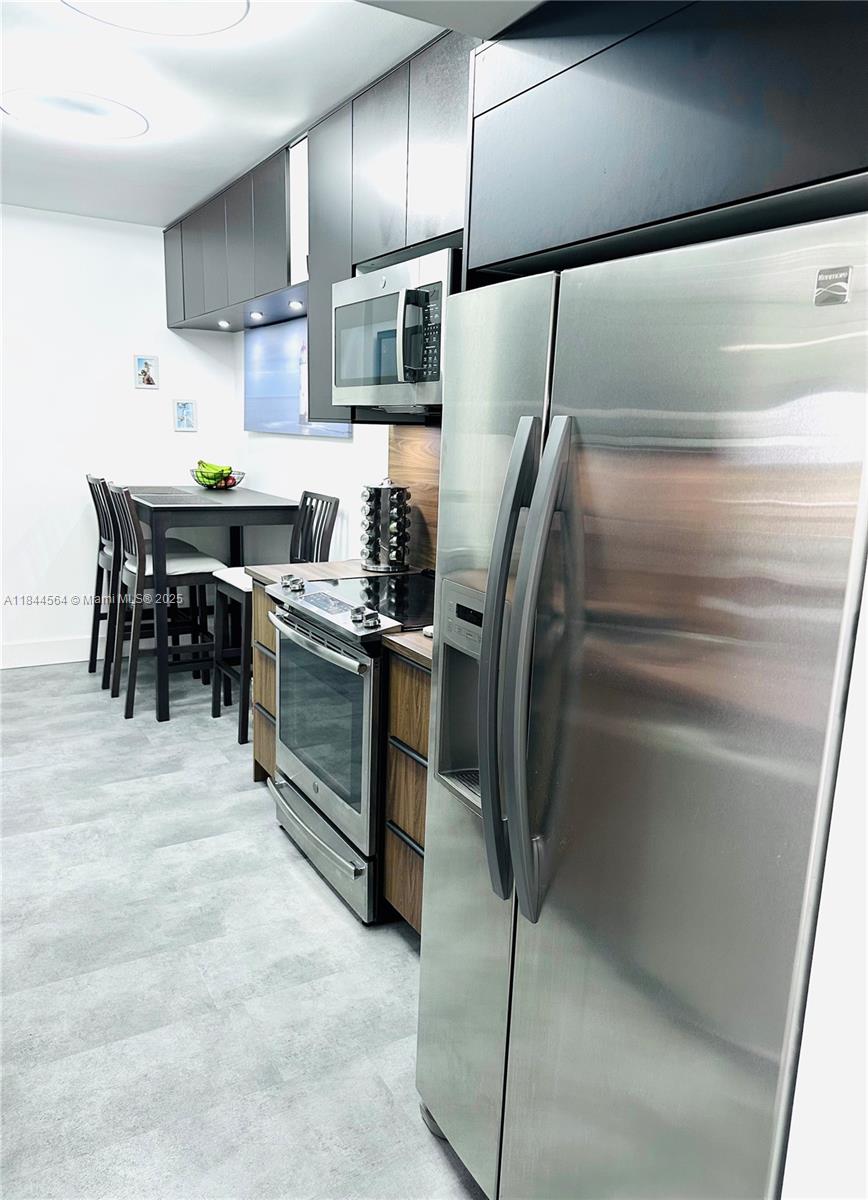 HILLCREST NO 21 CONDO - Residential