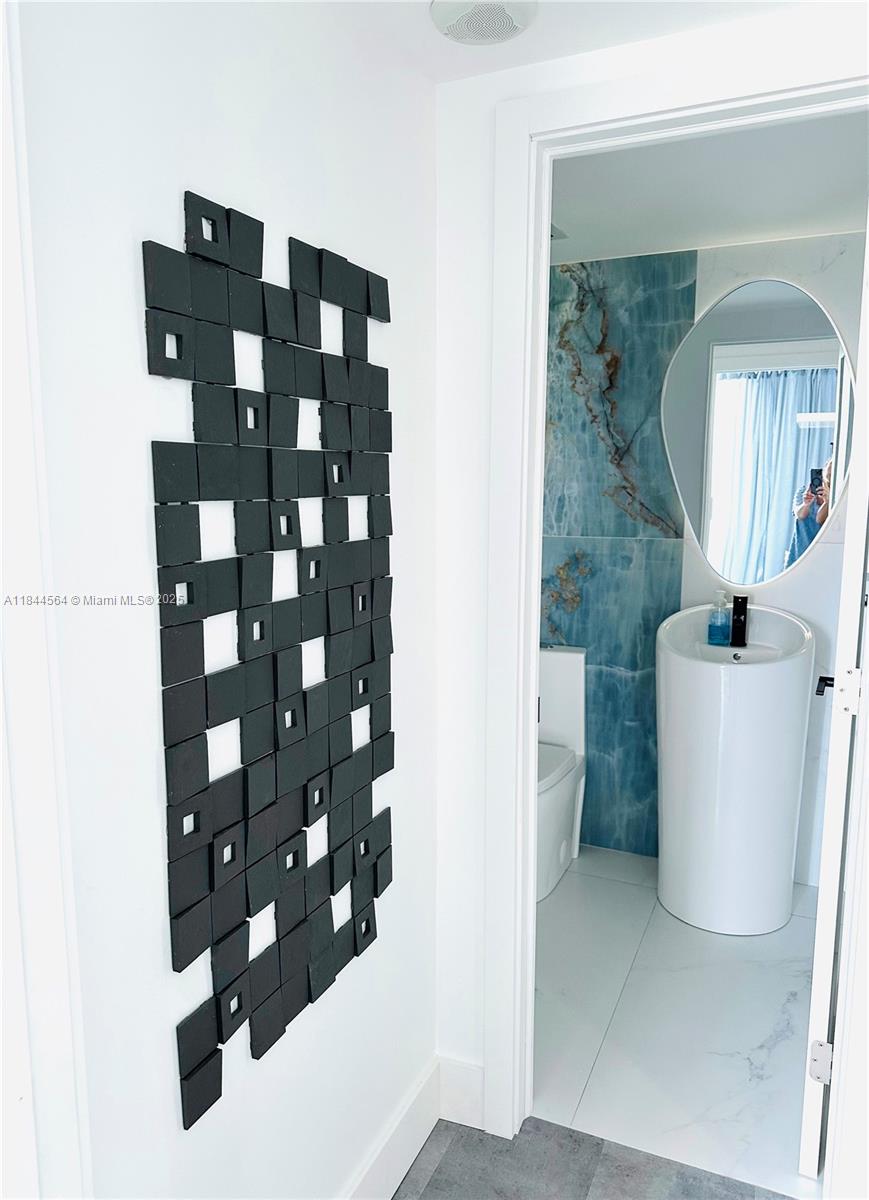 HILLCREST NO 21 CONDO - Residential