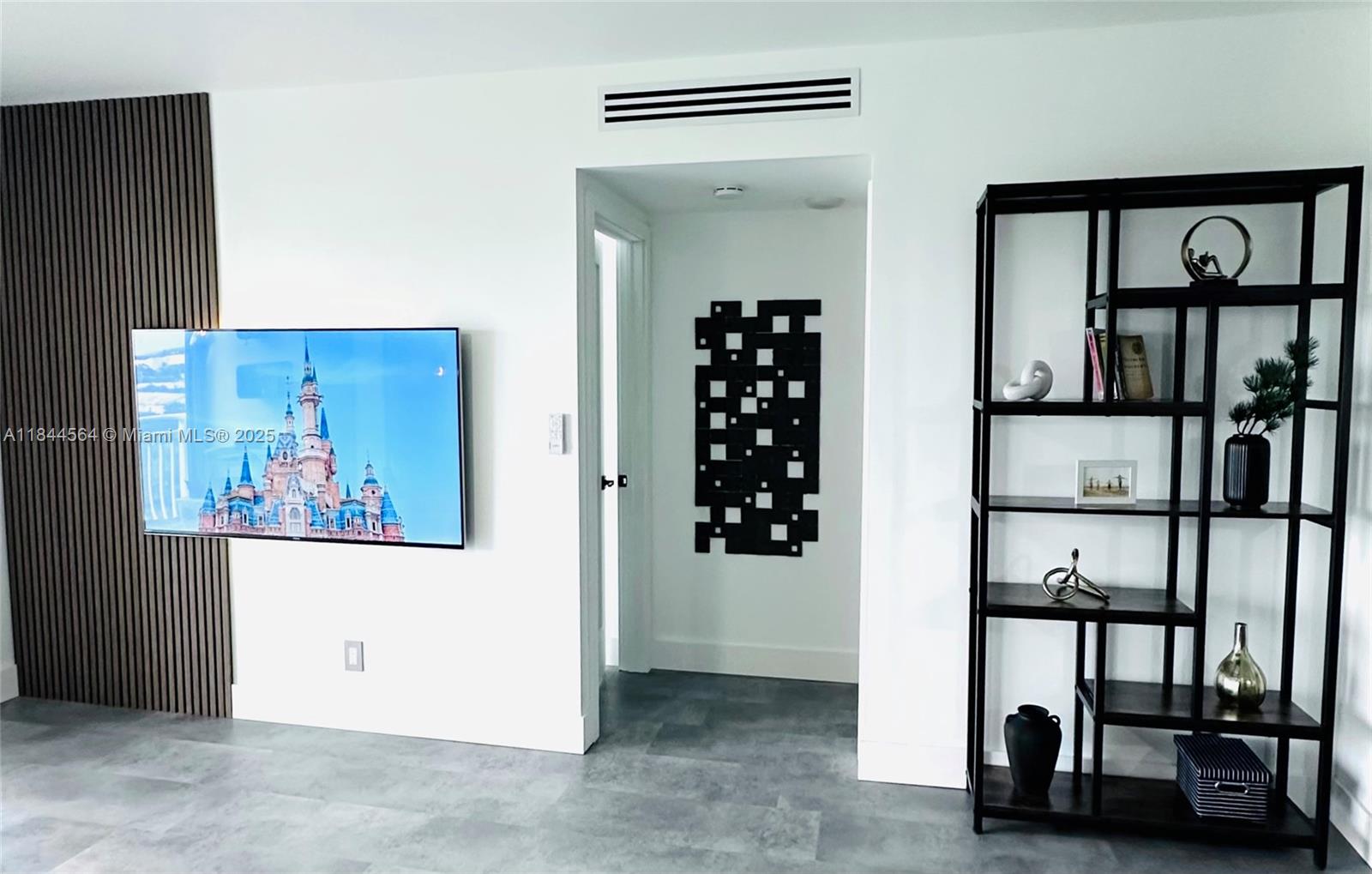 HILLCREST NO 21 CONDO - Residential