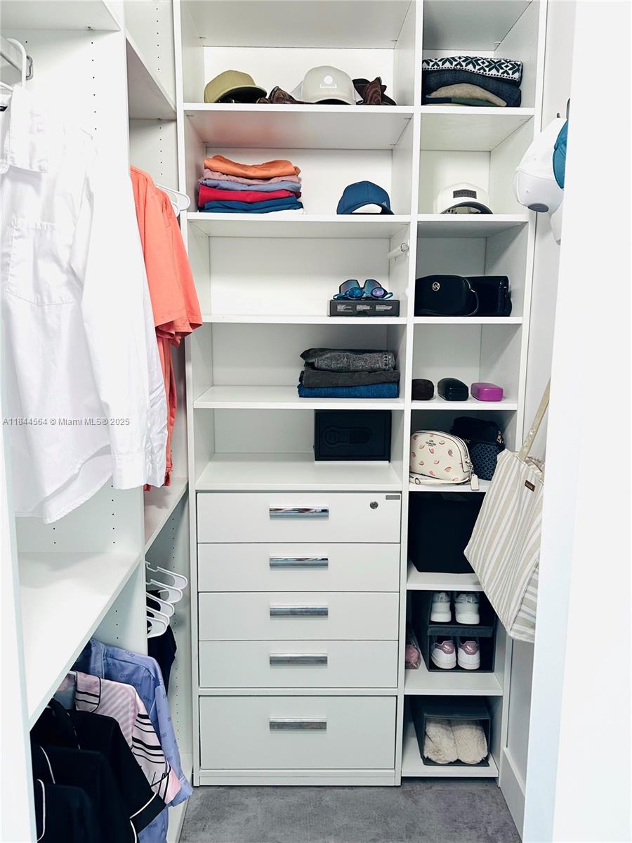 HILLCREST NO 21 CONDO - Residential