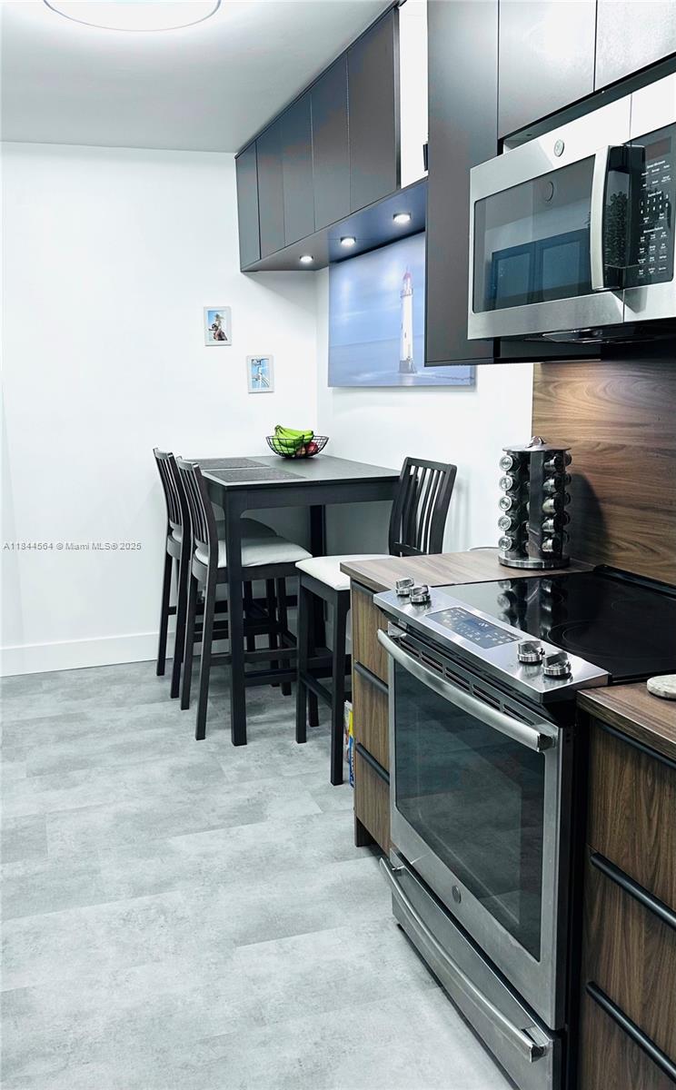 HILLCREST NO 21 CONDO - Residential