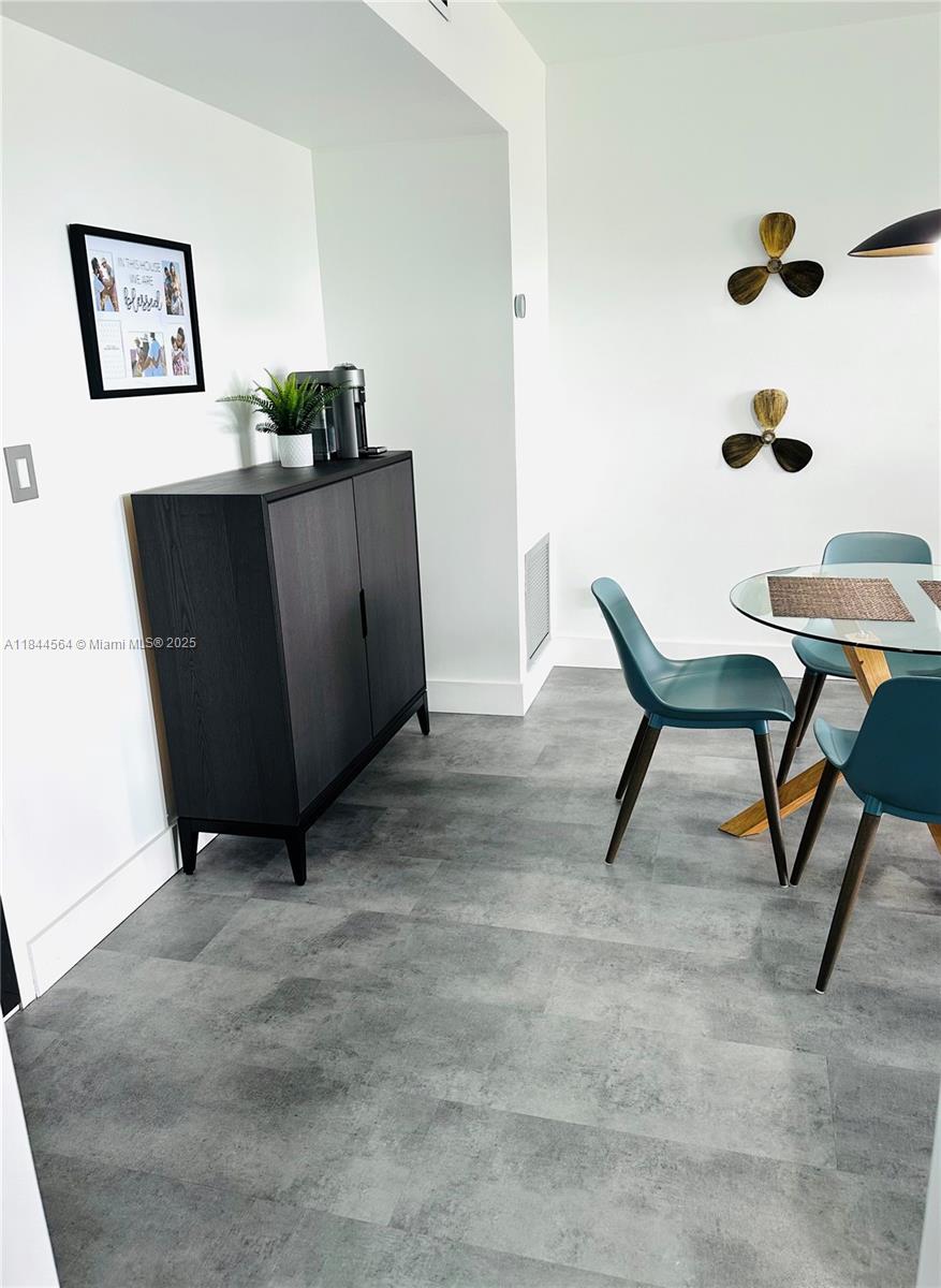 HILLCREST NO 21 CONDO - Residential