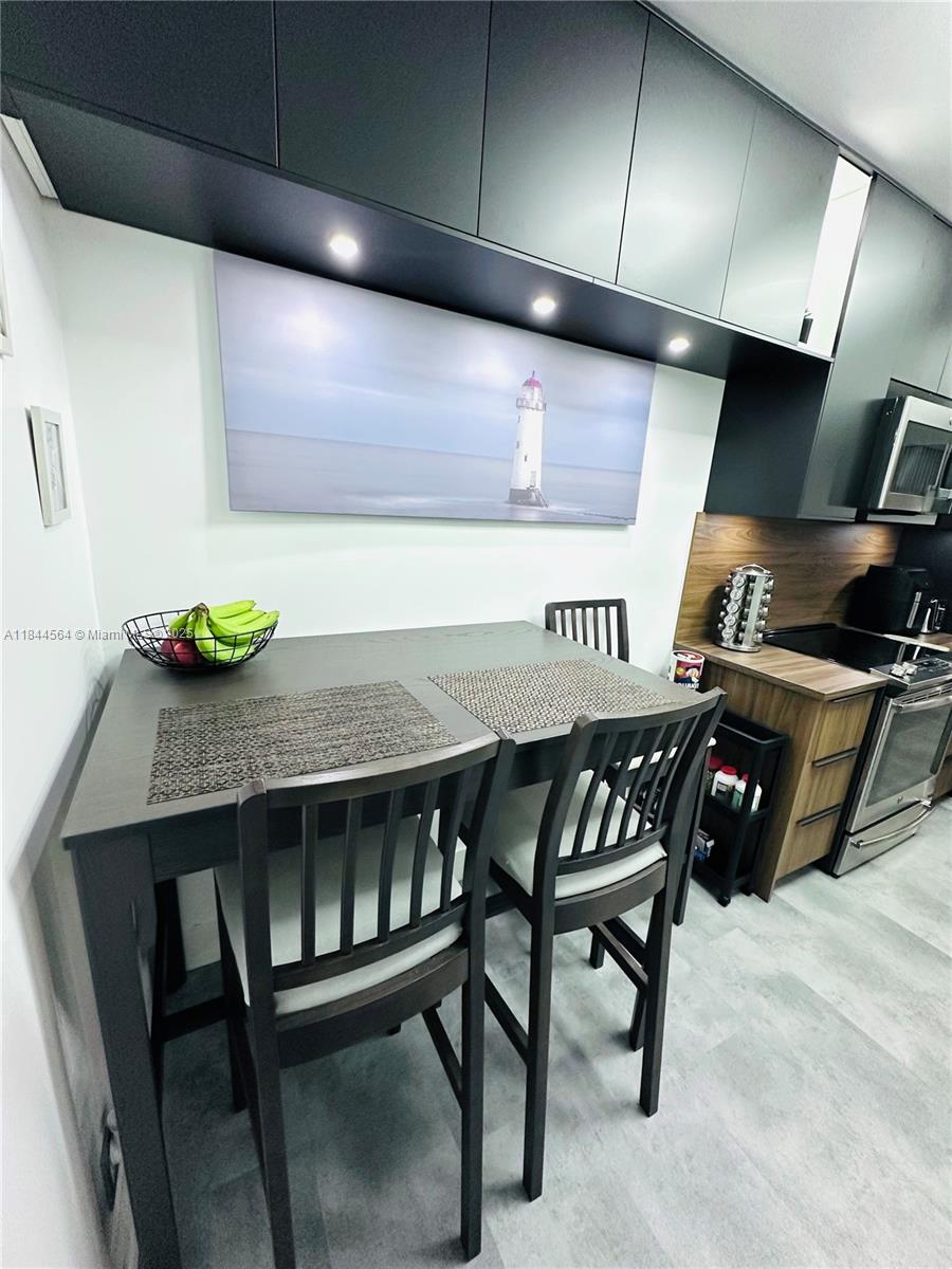 HILLCREST NO 21 CONDO - Residential