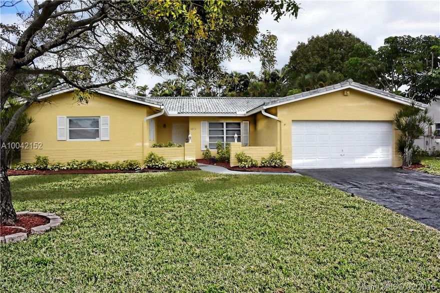 Beautiful and highly desired Coral Springs home.  The kitchen was recently renovated, and house was freshly painted.  This property will not last long.  Easy to show!