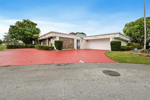 5203 Yellow Pine Ln Tamarac FL 33319