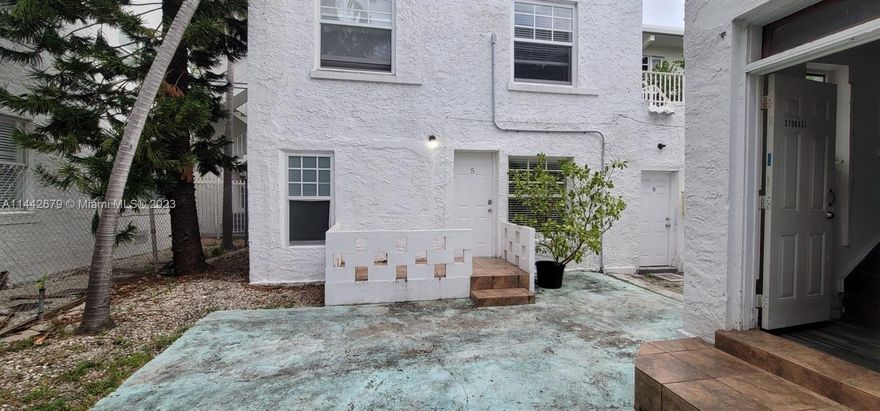 Nice one bedroom, furnished, bathroom w/shower, living room/dinnin area. Kitchen. Central A/C. Laundry facility