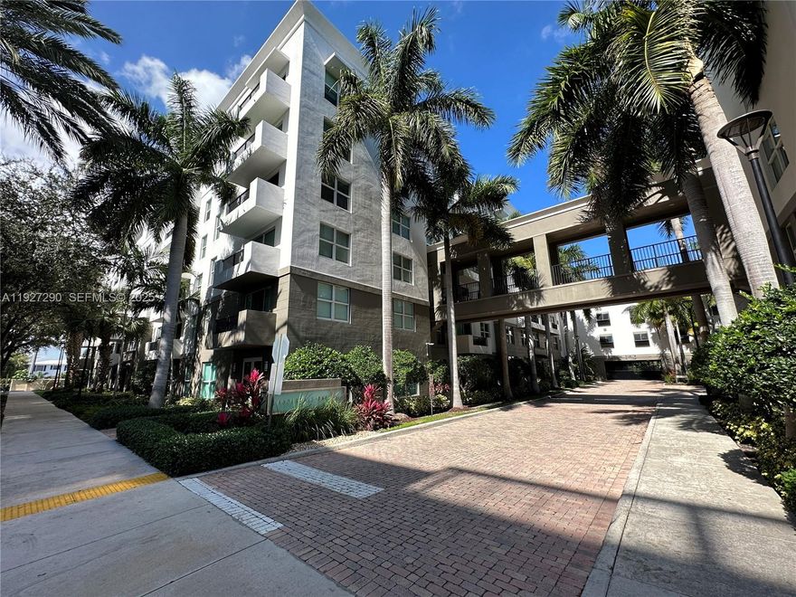 BRIGHT AND SPACIOUS 1-BEDROOM, 1-BATH UNIT LOCATED ON THE 6TH FLOOR OF LAUDERDALE ONE CONDOMINIUM. FEATURES A FULL KITCHEN, WASHER AND DRYER INSIDE THE UNIT, AND ONE ASSIGNED PARKING SPACE. THE BUILDING OFFERS COMMUNITY POOL AND WELL-MAINTAINED COMMON AREAS. EXCELLENT LOCATION CLOSE TO SHOPS, RESTAURANTS, AND MAJOR HIGHWAYS. . PETS ARE ALLOWED FOR OWNERS ONLY, NO PETS PERMITTED FOR TENANTS. 
PERFECT FOR LIVING OR INVESTMENT. EASY TO SHOW. USE SHOWING TIME TO SCHEDULE A SHOWING.