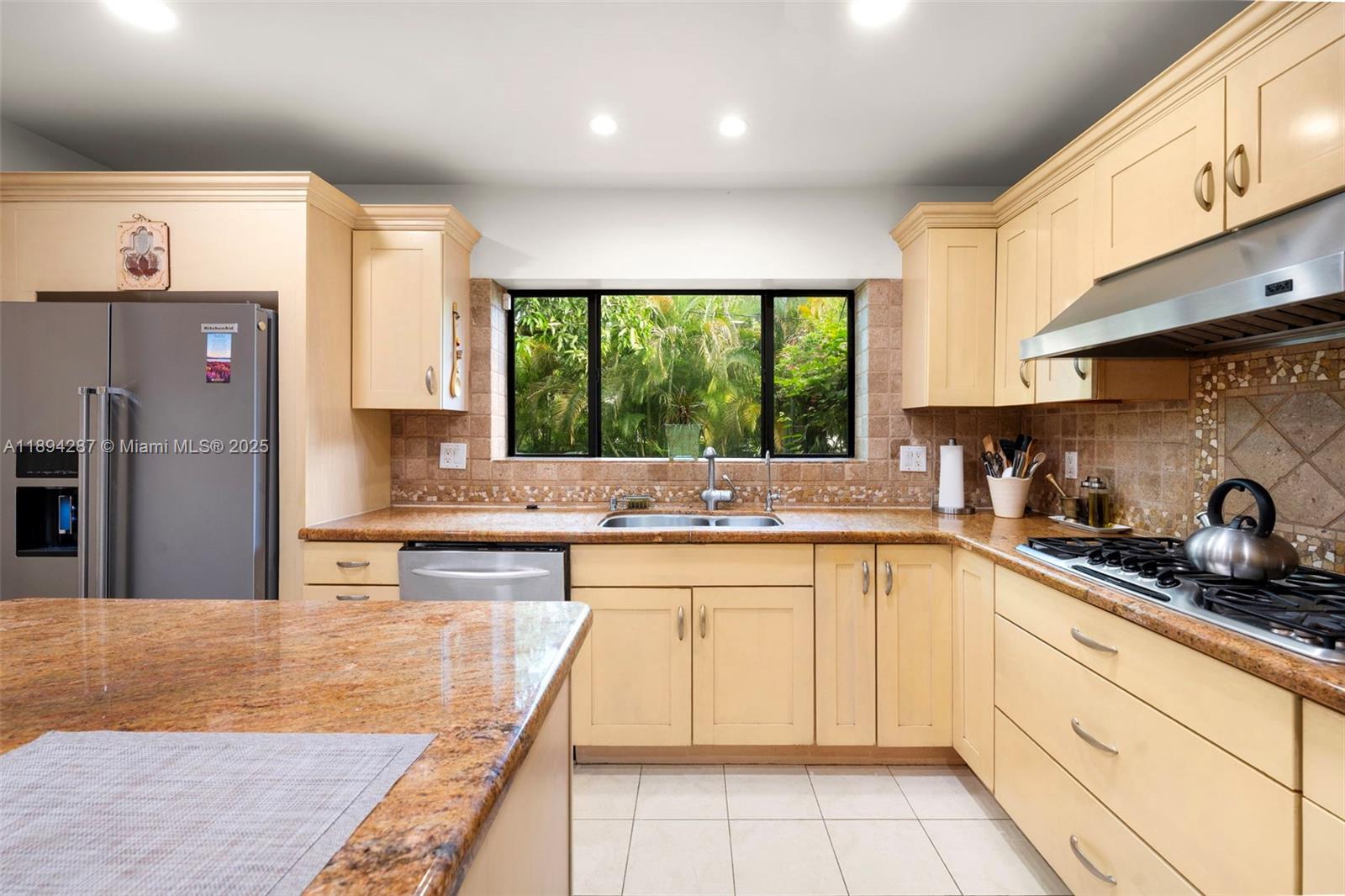 NAUTILUS EXTENSION 5TH - Residential Lease