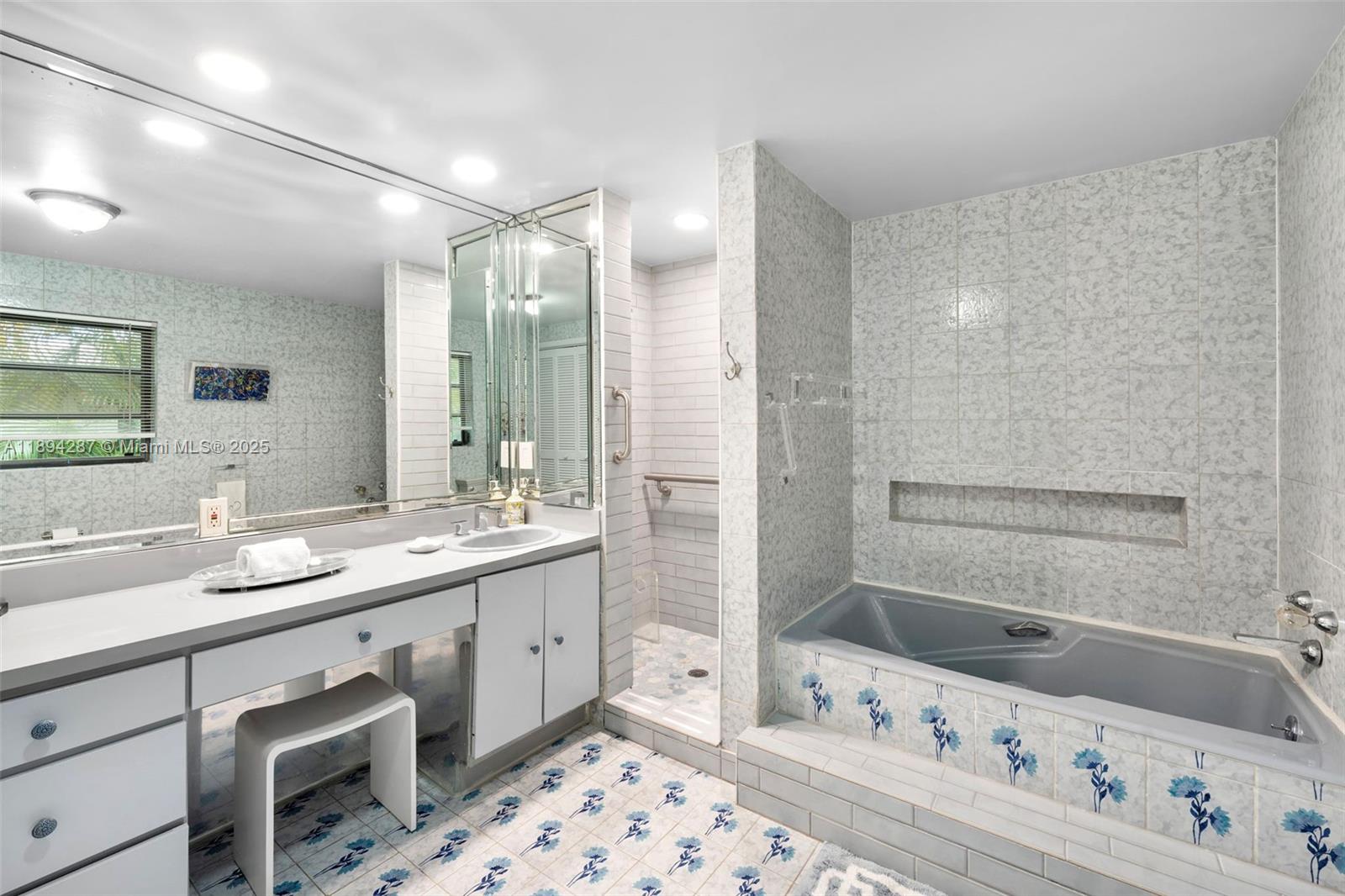 NAUTILUS EXTENSION 5TH - Residential Lease