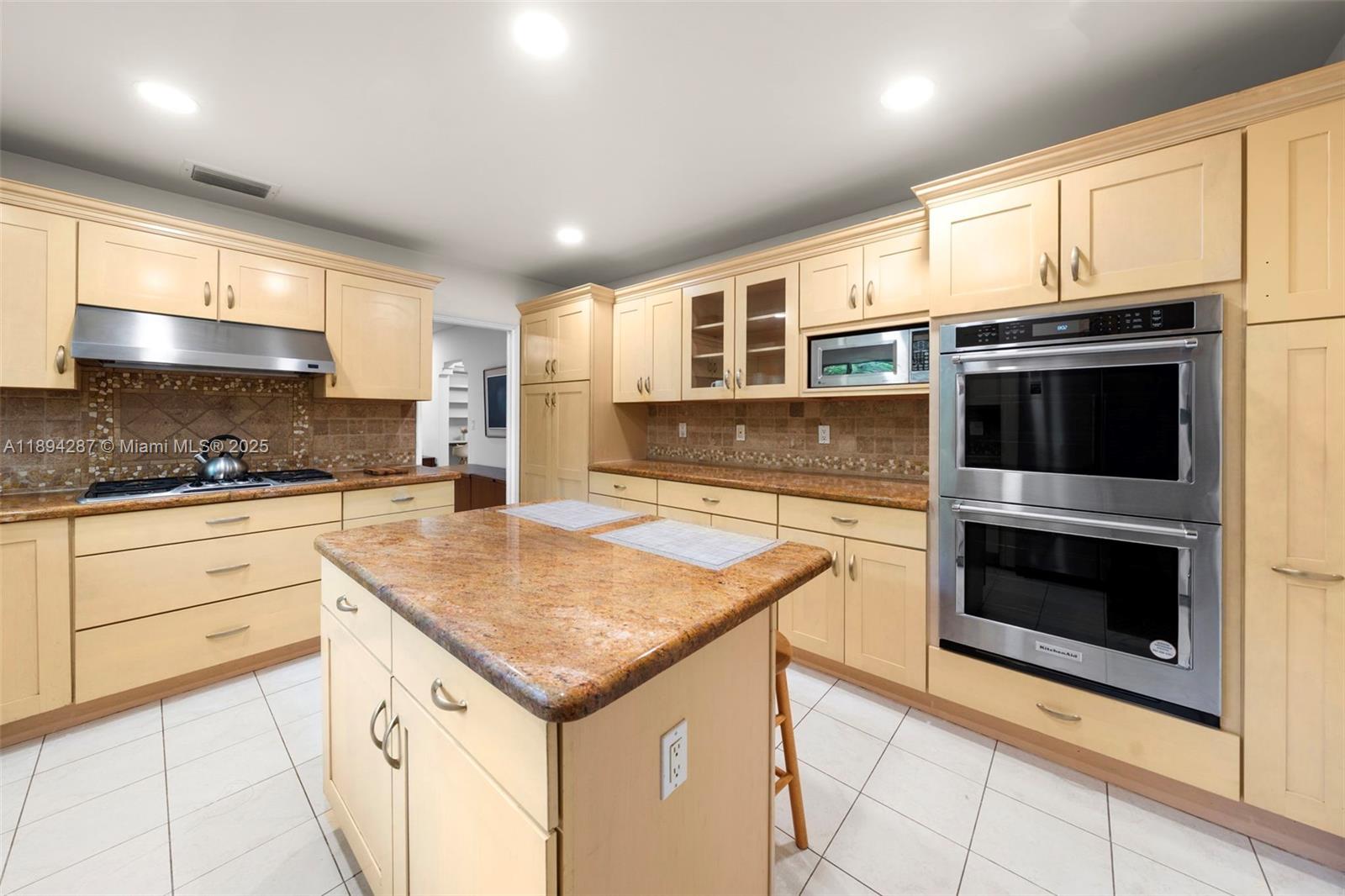NAUTILUS EXTENSION 5TH - Residential Lease