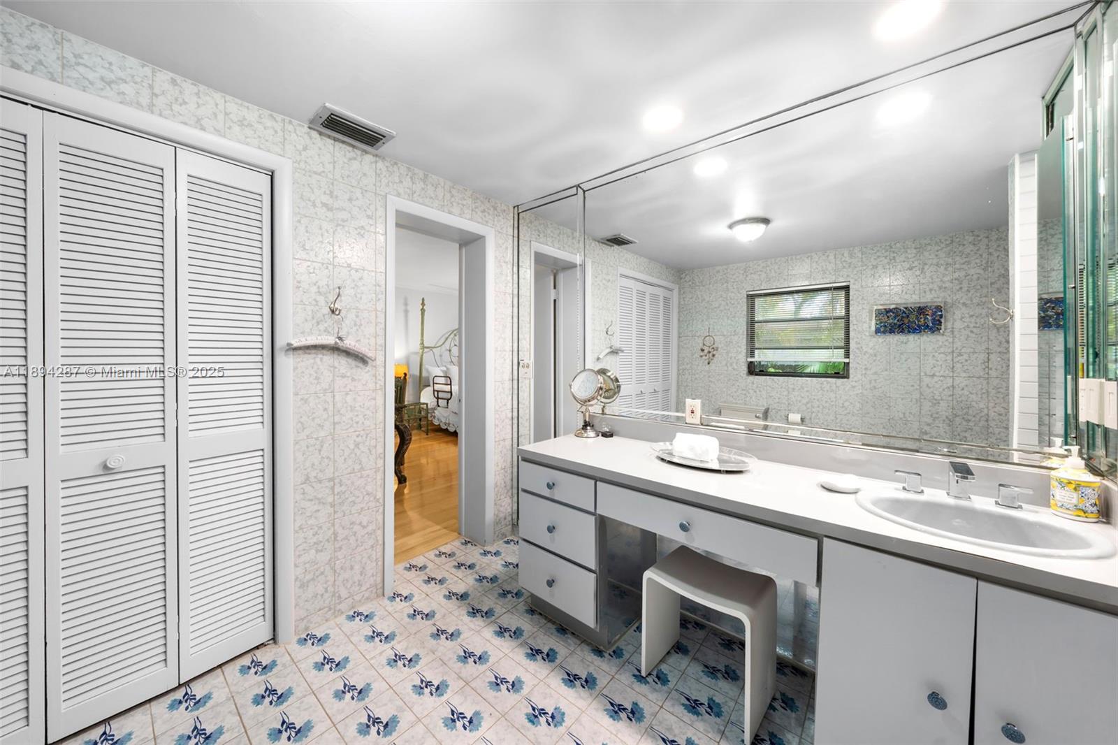 NAUTILUS EXTENSION 5TH - Residential Lease
