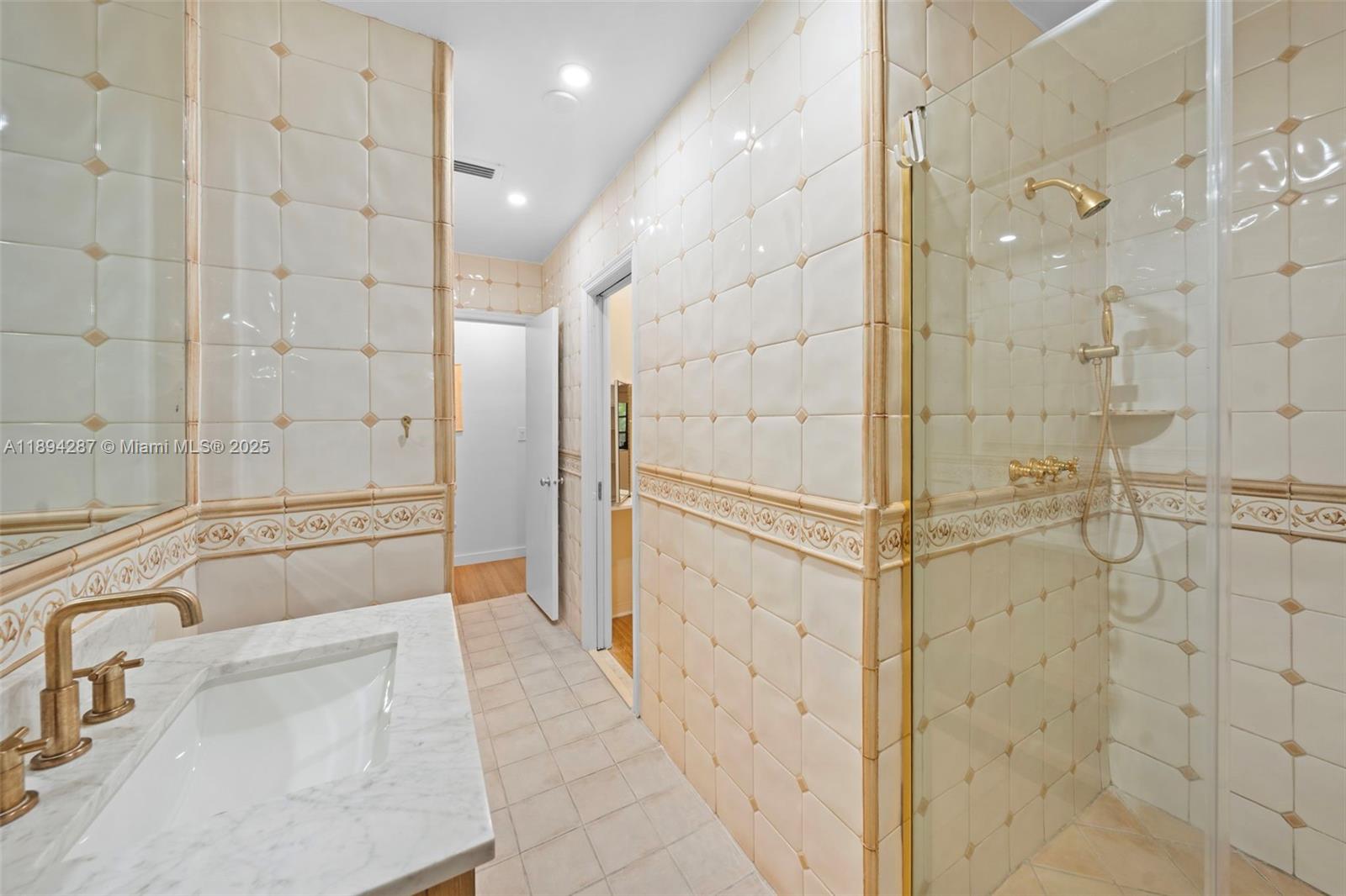 NAUTILUS EXTENSION 5TH - Residential Lease