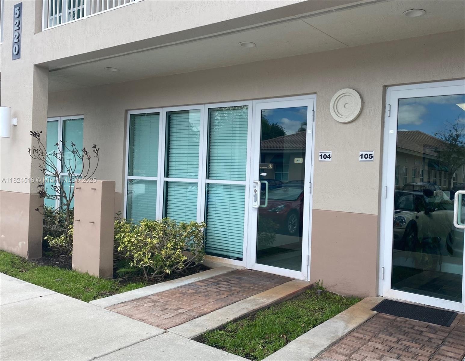 5220 S University Dr 104C, Davie, FL, 33328/$400,000 1 5220 S University Dr 104C