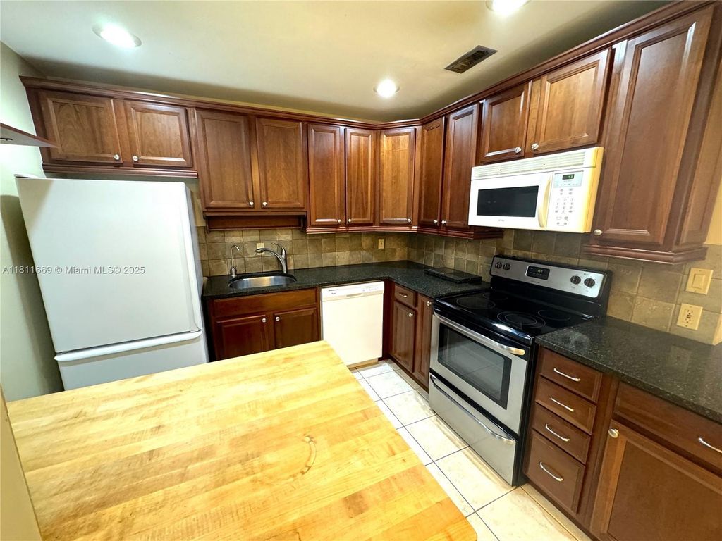 Photo of 6245 Bay Club Dr #4, Fort Lauderdale, FL 33308 (MLS # A11811669)