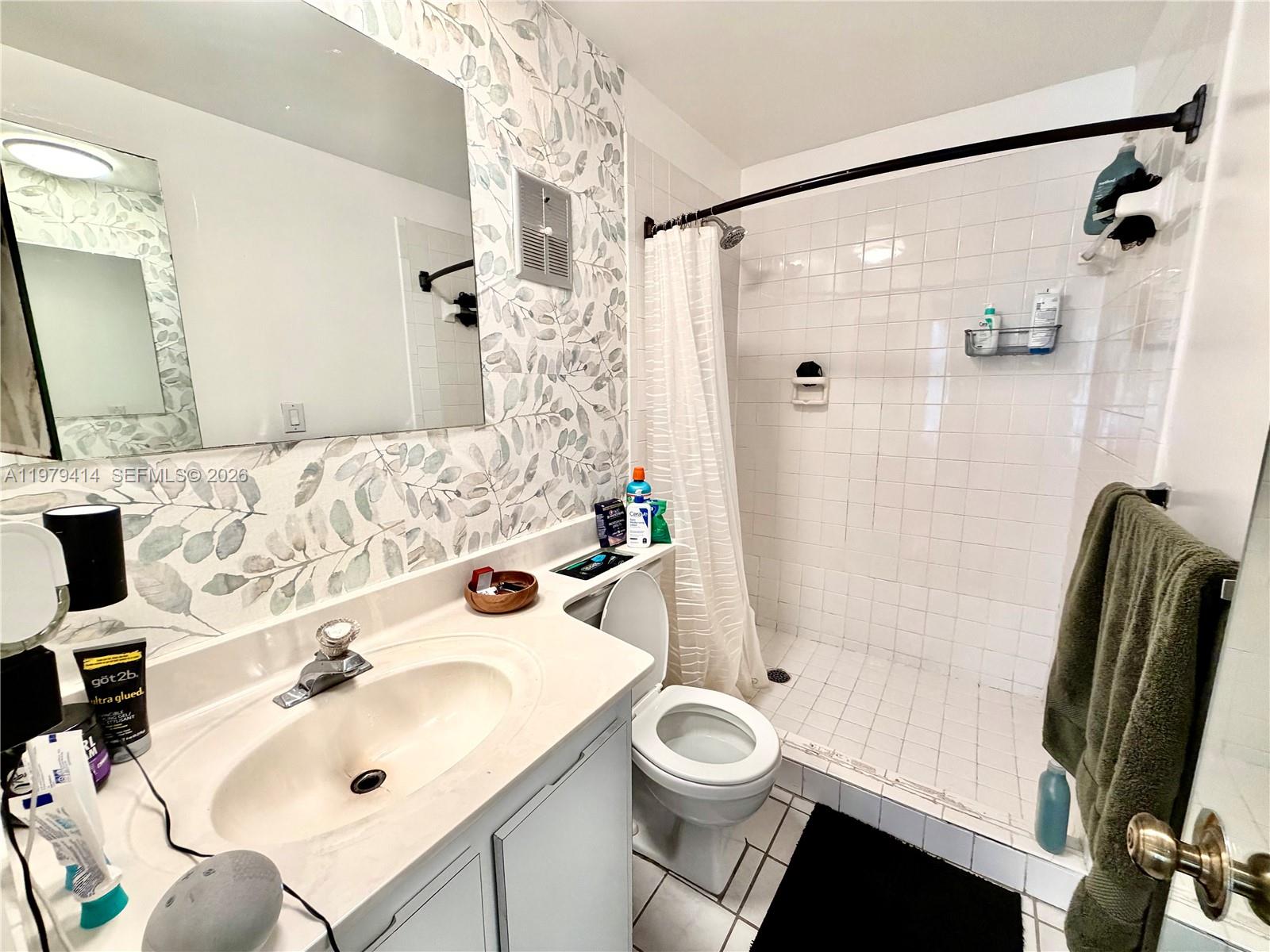 OMEGA CONDO NO 6 - Residential