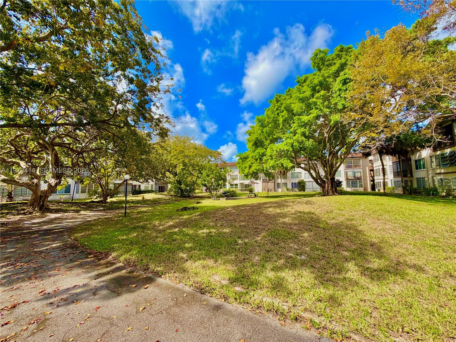 OMEGA CONDO NO 6 - Residential