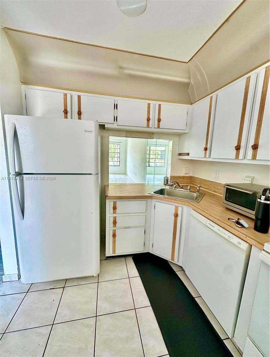 OMEGA CONDO NO 6 - Residential