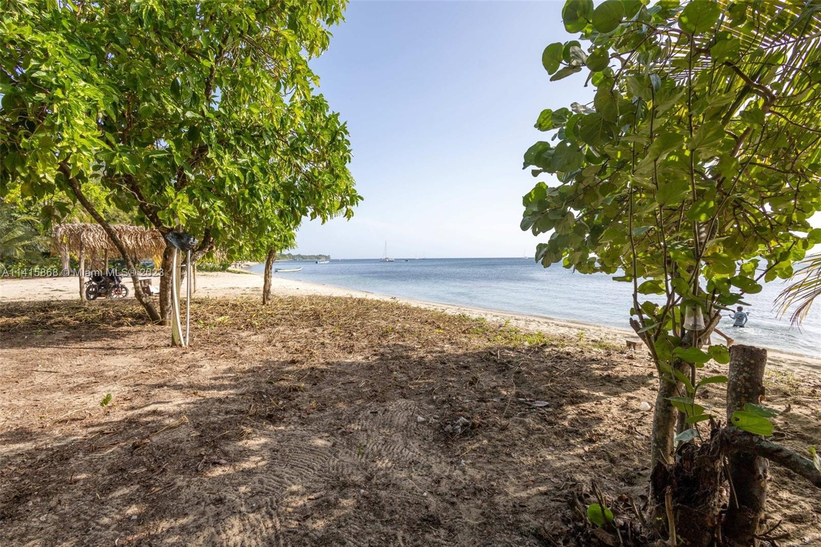 WEST END ROATAN ISLAND HN - Commercial Sale
