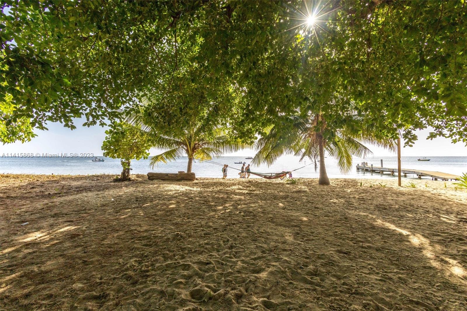 WEST END ROATAN ISLAND HN - Commercial Sale