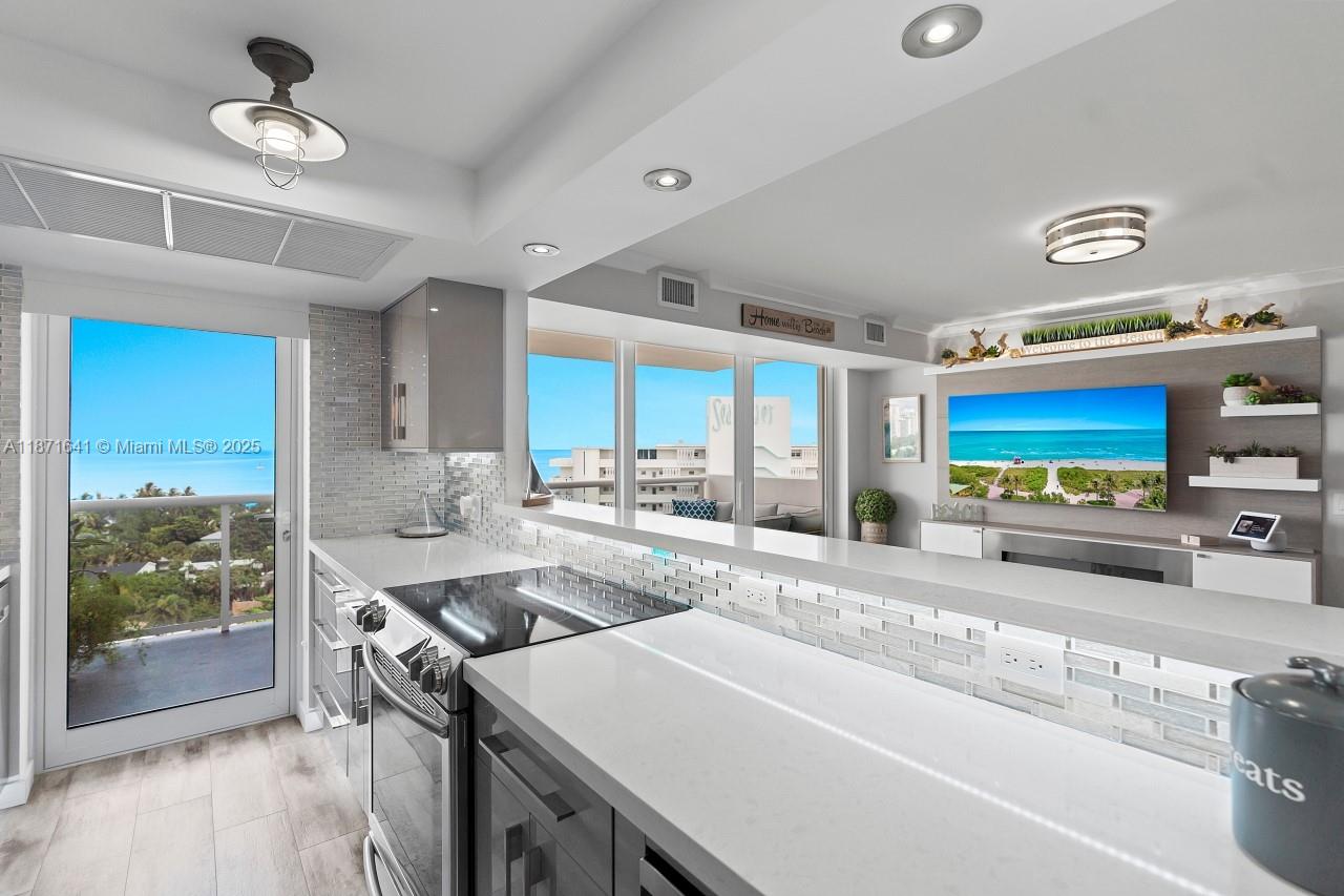 VANTAGE VIEW CONDO - Residential