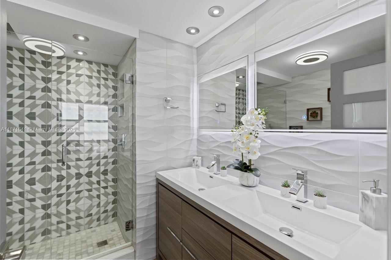 VANTAGE VIEW CONDO - Residential