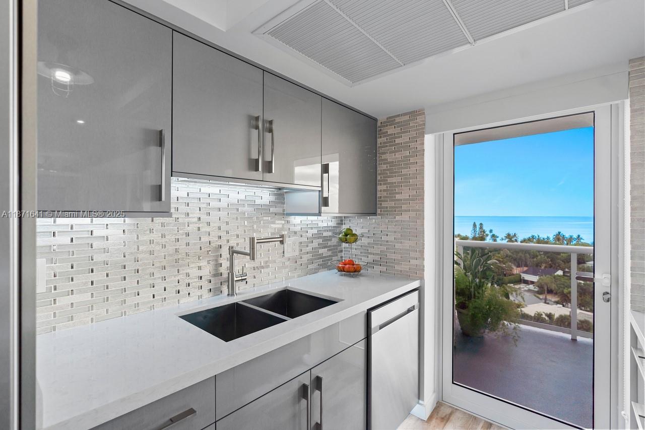 VANTAGE VIEW CONDO - Residential