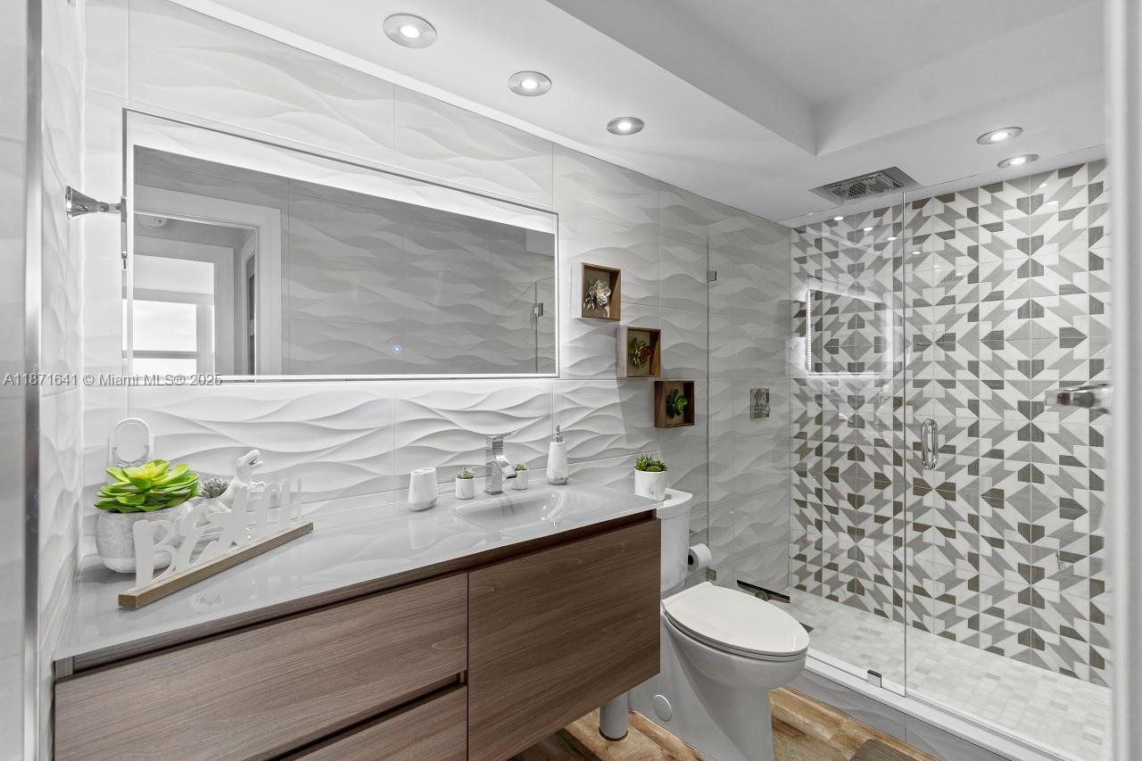 VANTAGE VIEW CONDO - Residential