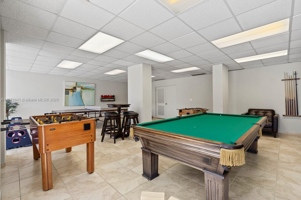 VANTAGE VIEW CONDO - Residential