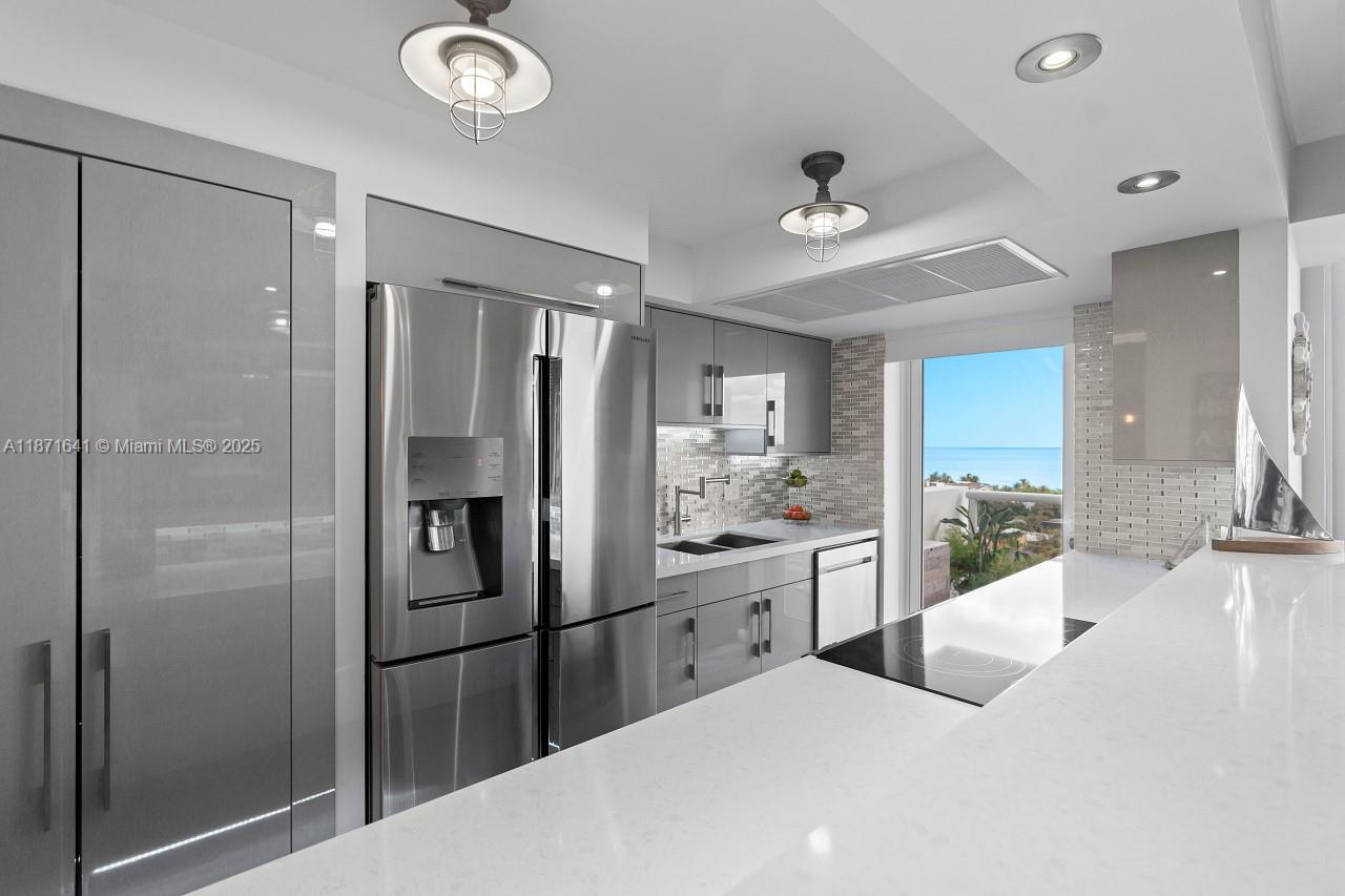 VANTAGE VIEW CONDO - Residential