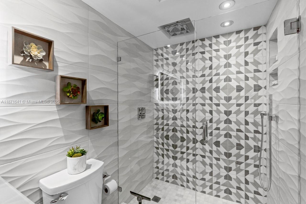 VANTAGE VIEW CONDO - Residential