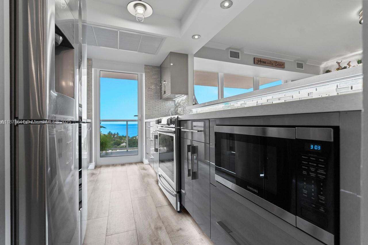 VANTAGE VIEW CONDO - Residential